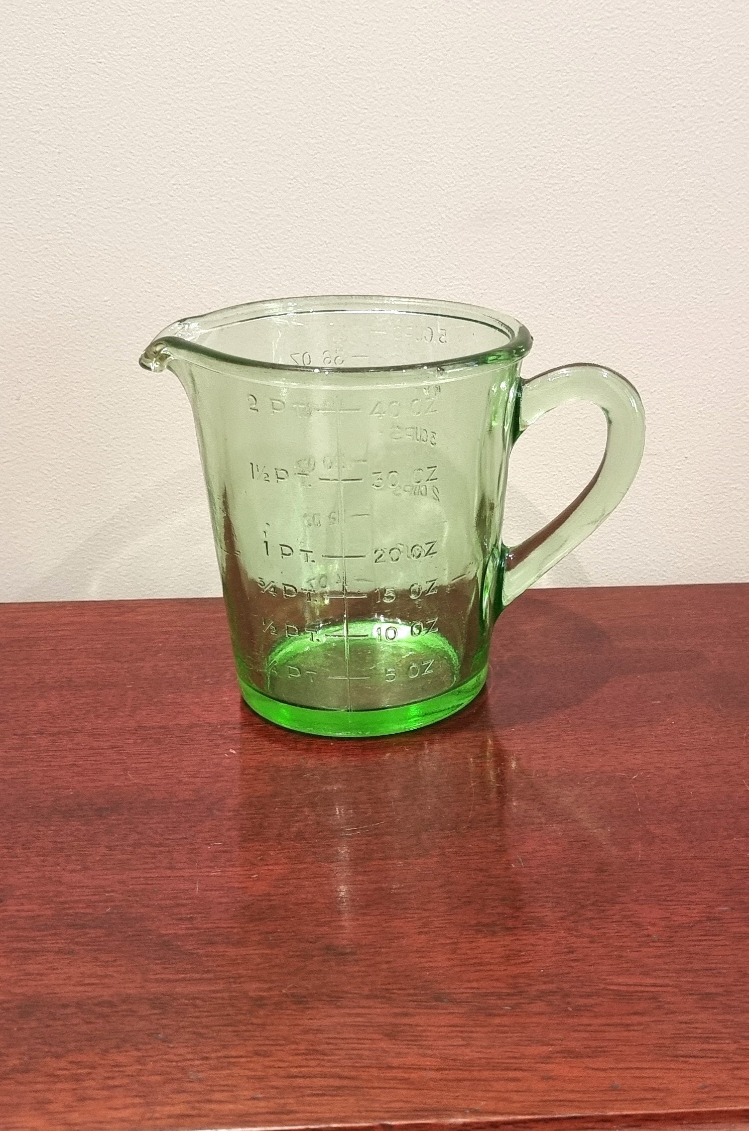 Vintage Style Pressed Glass Juicer + Measuring Cup – Domaci