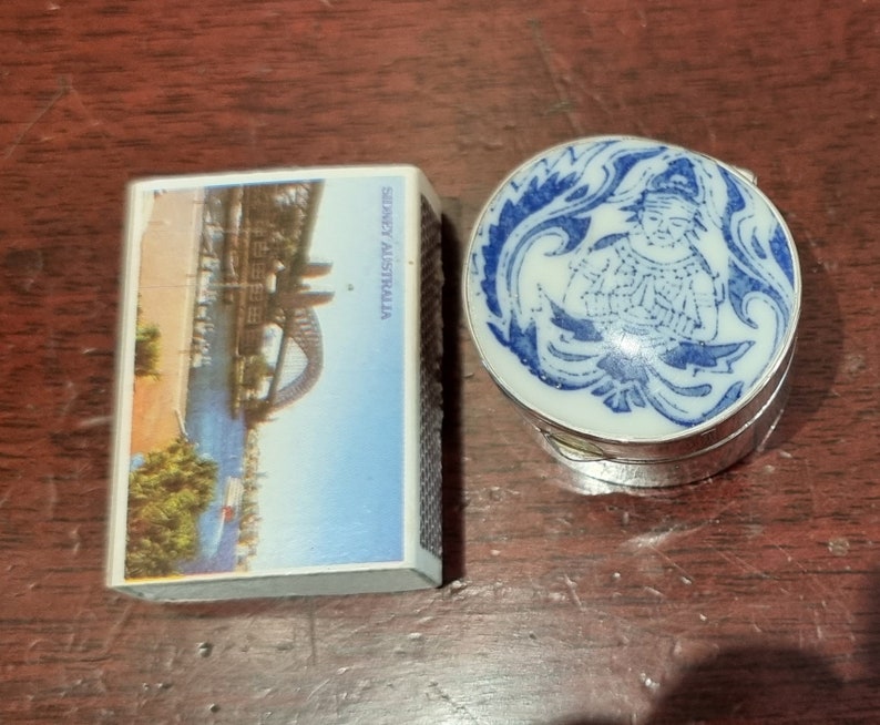 Vintage Chinese Blue and White Sterling Silver 925 and Porcelain Top Round Pill Box image 9