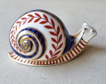 Vintage Royal Crown Derby Fine Bone China Imari Snail Paperweight Gold Button 1986