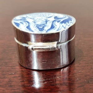 Vintage Chinese Blue and White Sterling Silver 925 and Porcelain Top Round Pill Box image 5