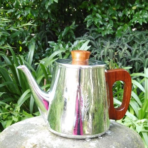 Vintage 1970s Sona England Chromed Six Cuppa Teapot Wooden Handle & Knob image 2