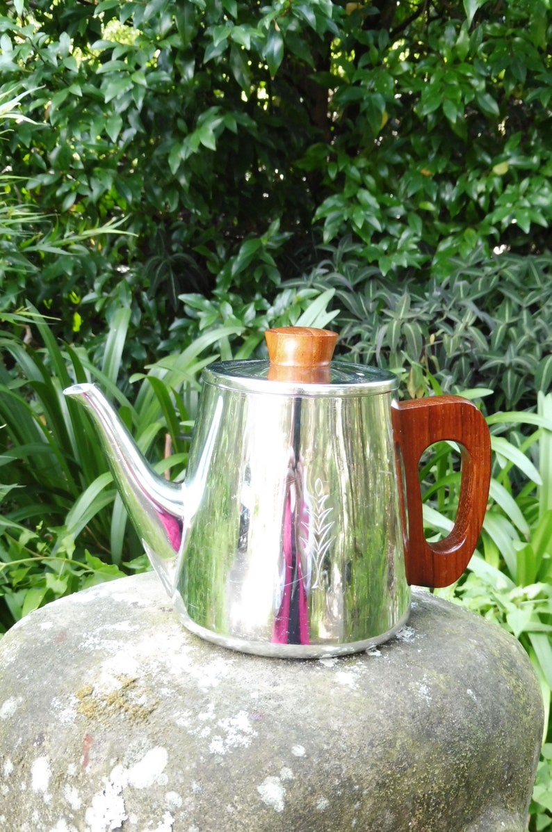 Vintage 1970s Sona England Chromed Six Cuppa Teapot Wooden Handle & Knob image 2