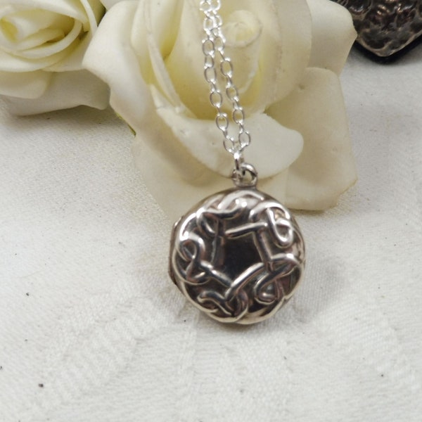 Vintage 1980s Celtic Knot Locket Pendant Necklace 925 Sterling Silver