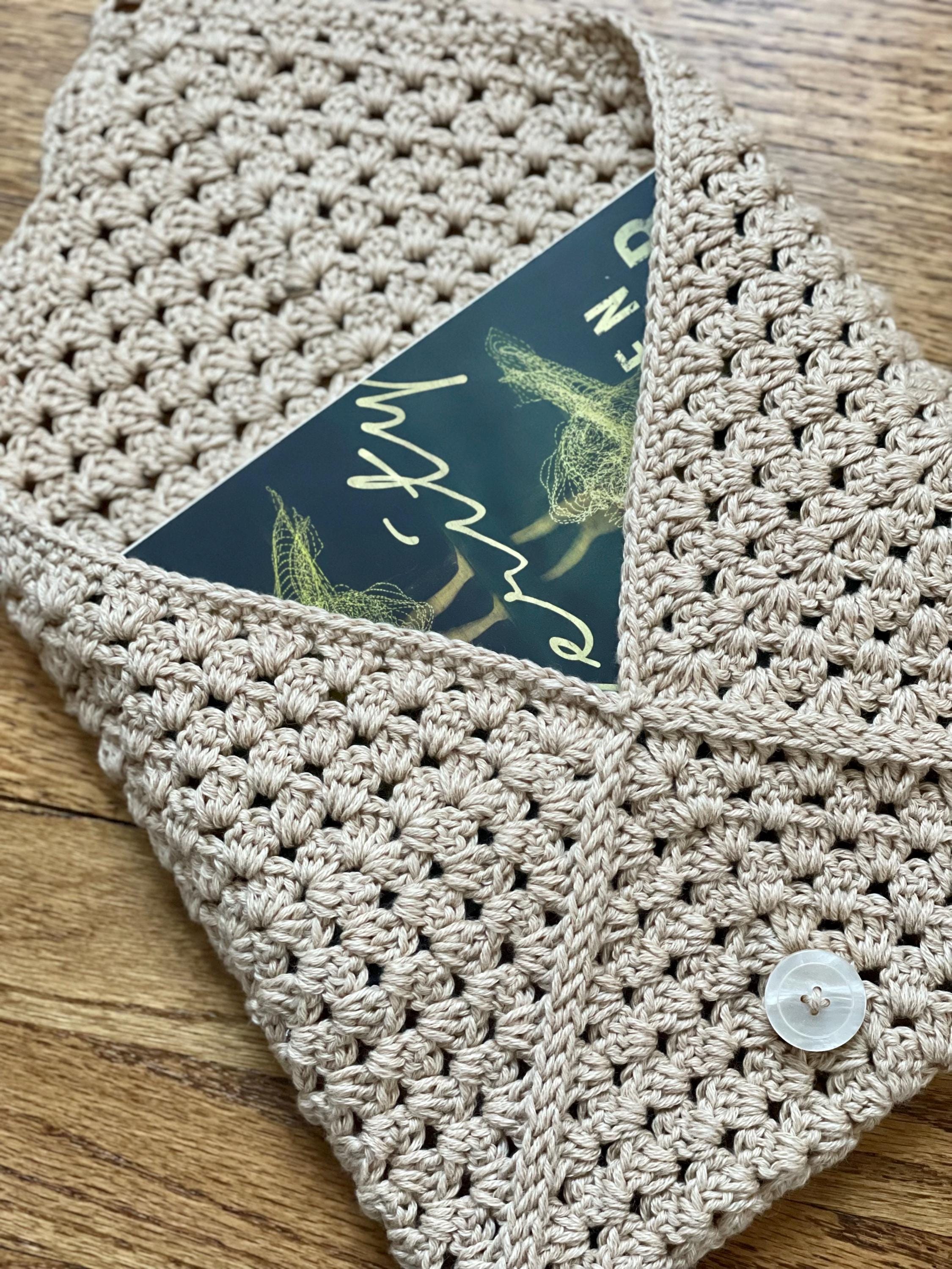 40 Book Sleeve Crochet Patterns for Stylish, Protective Handmade Reading Accessories 24 Granny Square Book Sleeve