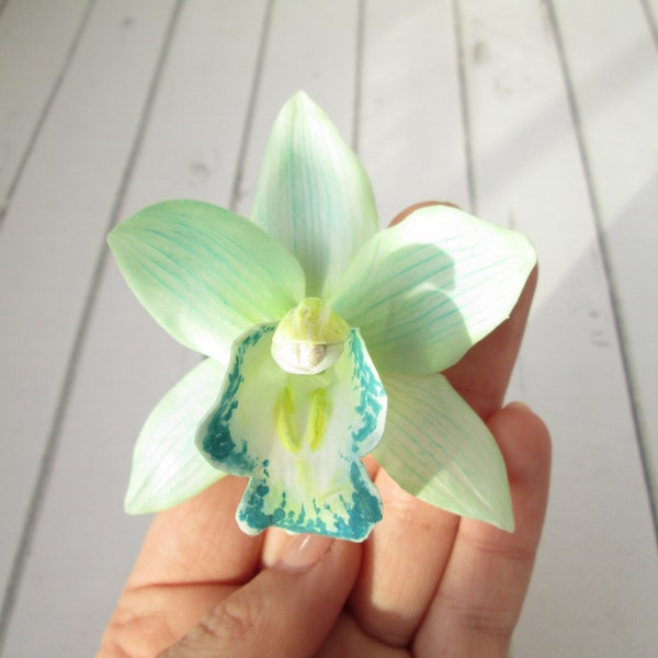 Épingle à cheveux menthe orchidée - pince à cheveux orchidée cymbidium tropicale - épingle à cheveux de plage de demoiselles d'honneur - accessoire de cheveux d'été hawaïen, fleur de cheveux de mariée