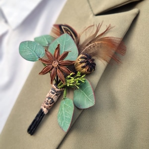 Wedding boutonniere - Rustic buttonhole - Feather brooch - Feather wedding buttonhole - Groom buttonhole - Brooch fake flowers boutonniere