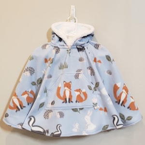 2 日で納品 || 森の生き物のカーシートポンチョ || 森の動物 | カーシートポンチョ | 幼児用ポンチョ | カーシートコート | カーシートコート