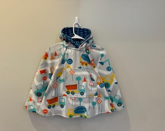 Fleece autostoelponcho bouwvrachtwagen: autostoeljas voor peuters