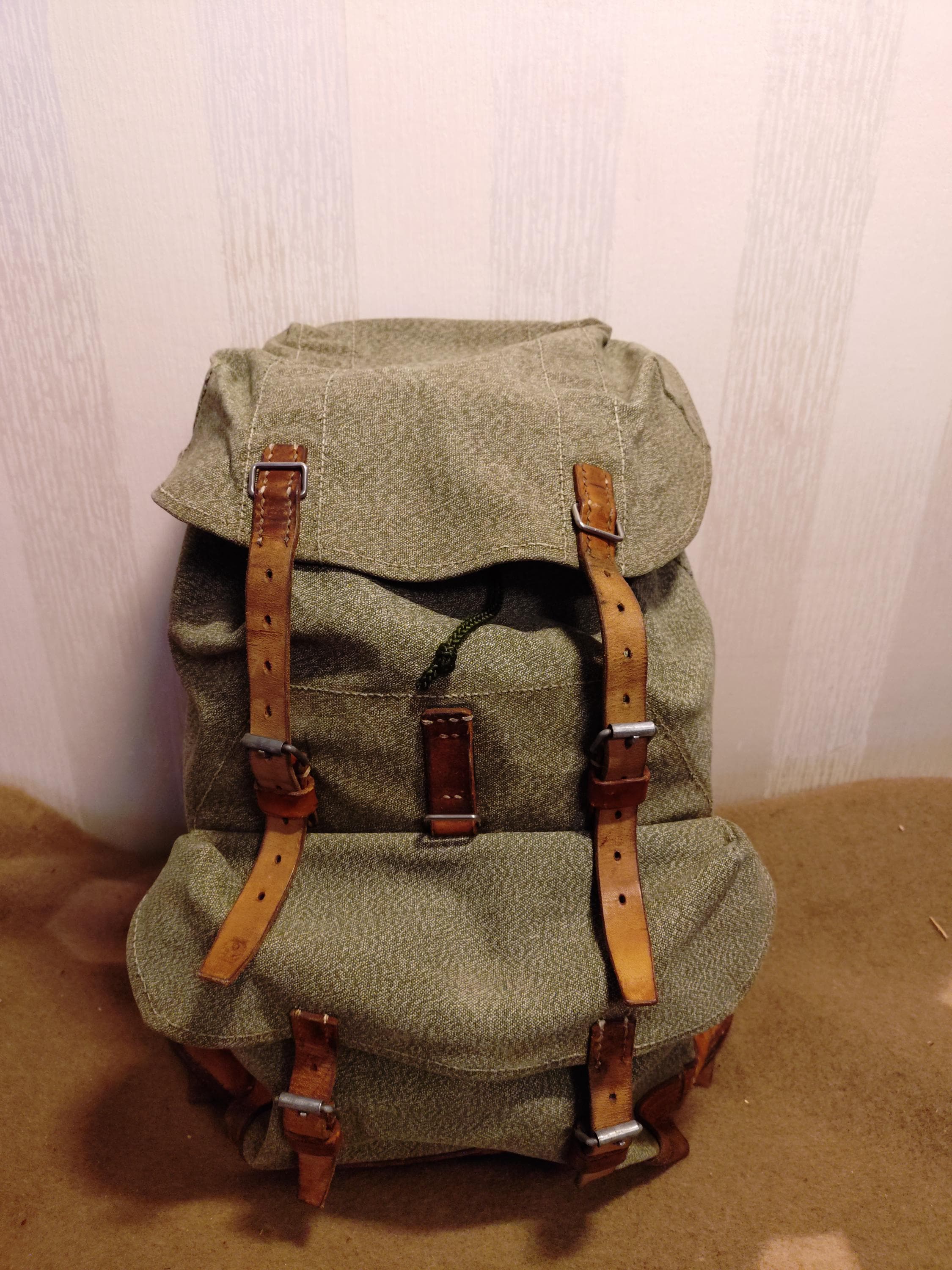 28l hiking backpack RESTUBE OCEAN 28L – Fully Waterproof Backpack | Smart Loop System