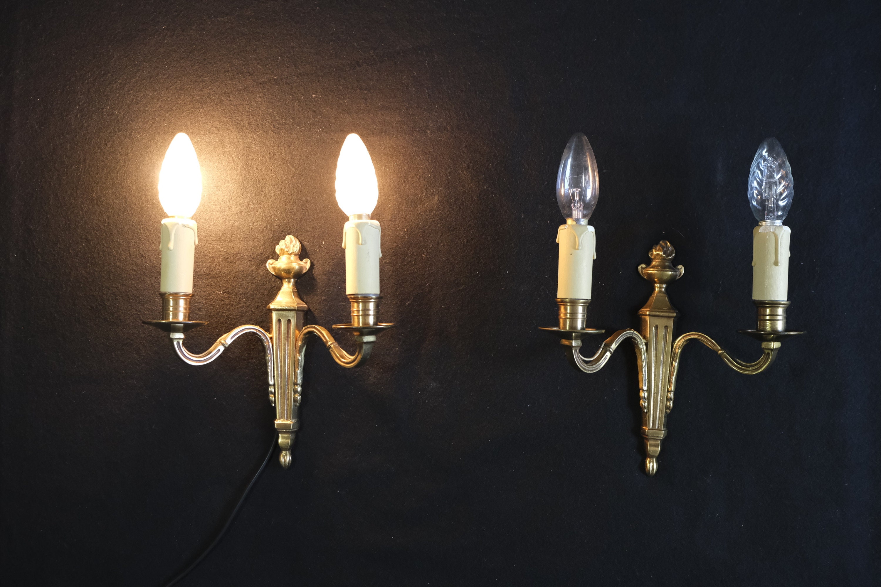 Paire de Sconces Empire Style Français/Bronze Vintage ou Laiton Flammes 2 Branches et Colonnes Lumiè