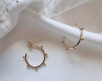 Boucles d’oreilles Ball Hoop 14kt plaqué or | boucles d’oreilles circulaires géométriques et minimalistes | Bijoux de mariage de mariage. Cadeau de moins de 50 USD