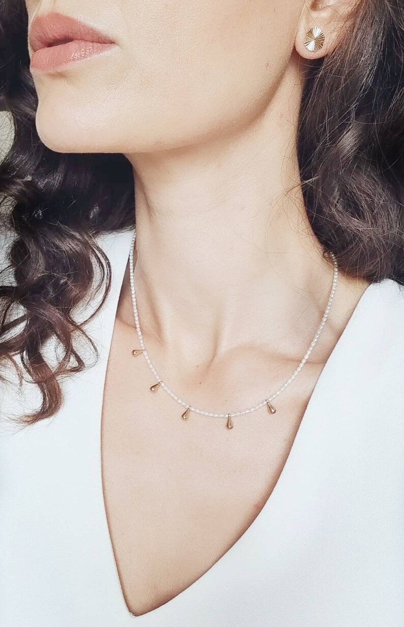 Tiny rice pearl necklace with gold plated teardrop dangle/ dainty layered pearl strand dangle necklace/ Minimalist tiny pearl drop choker image 1