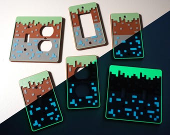 Placa de luz/enchufe inspirada en Minecraft que brilla en la oscuridad - Impresión 3D de alta calidad
