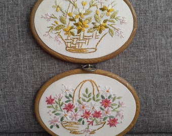 Vintage Crewel / Flower Crewel / ingelijste bloem crewel / crewel kunst / Vintage borduurwerk /Handwerk / Set van 2