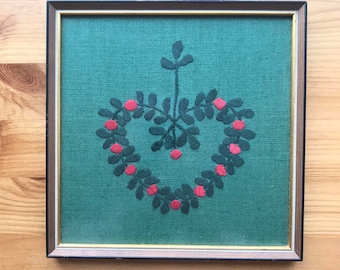 Vintage Mistletoe Crewel / Mistletoe Crewel / Christmas / Mistletoe / framed crewel / embroidery / Framed Crewel