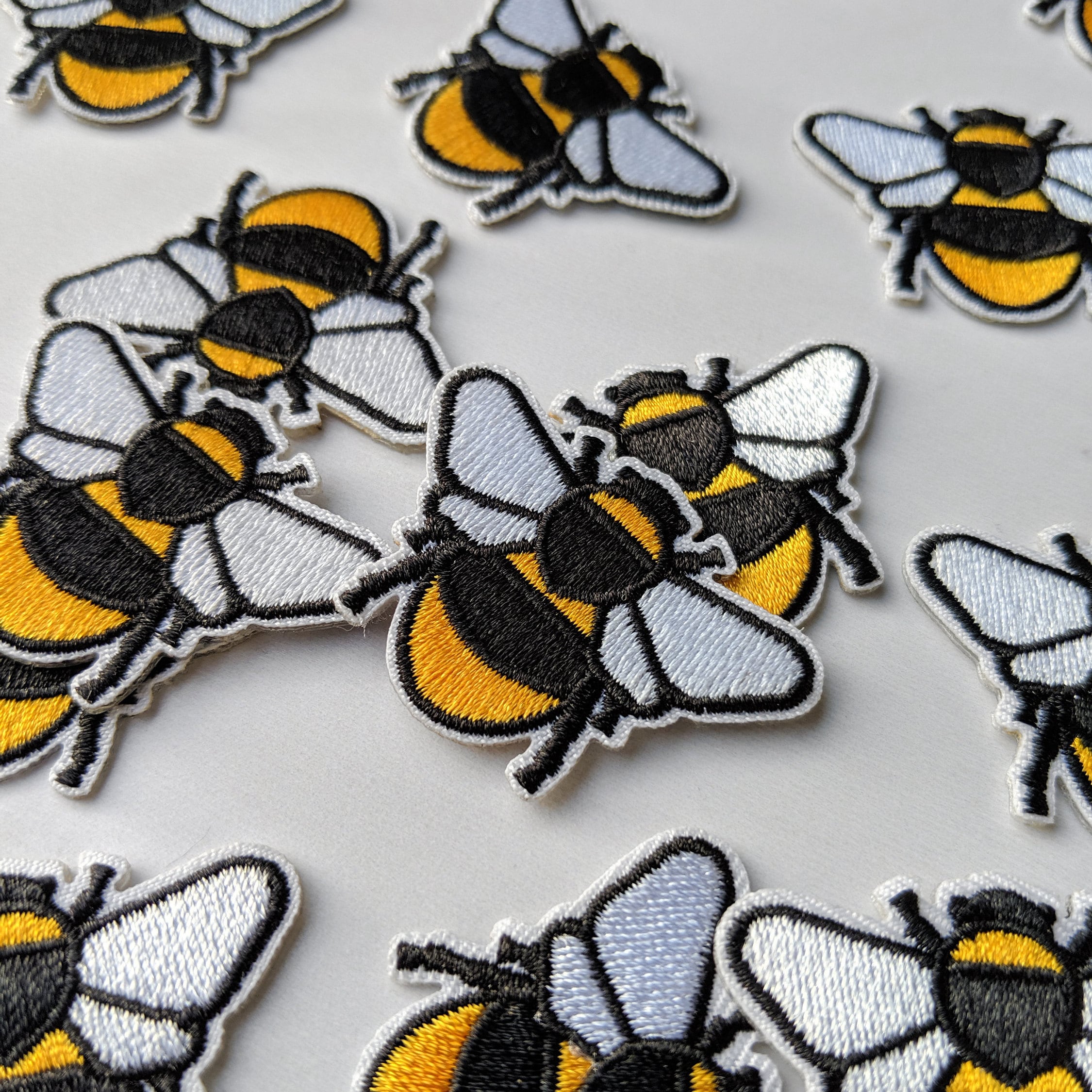 3 X Small Yellow /& Black Bumble Bee Worker BEE Iron//Sew On Embroidered Patch
