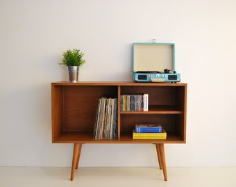 Vinyl Record Storage, Mid Century Modern Sideboard, Media Console, Record Cabine, Mid Century Furniture, Sandinavian Design, Retro