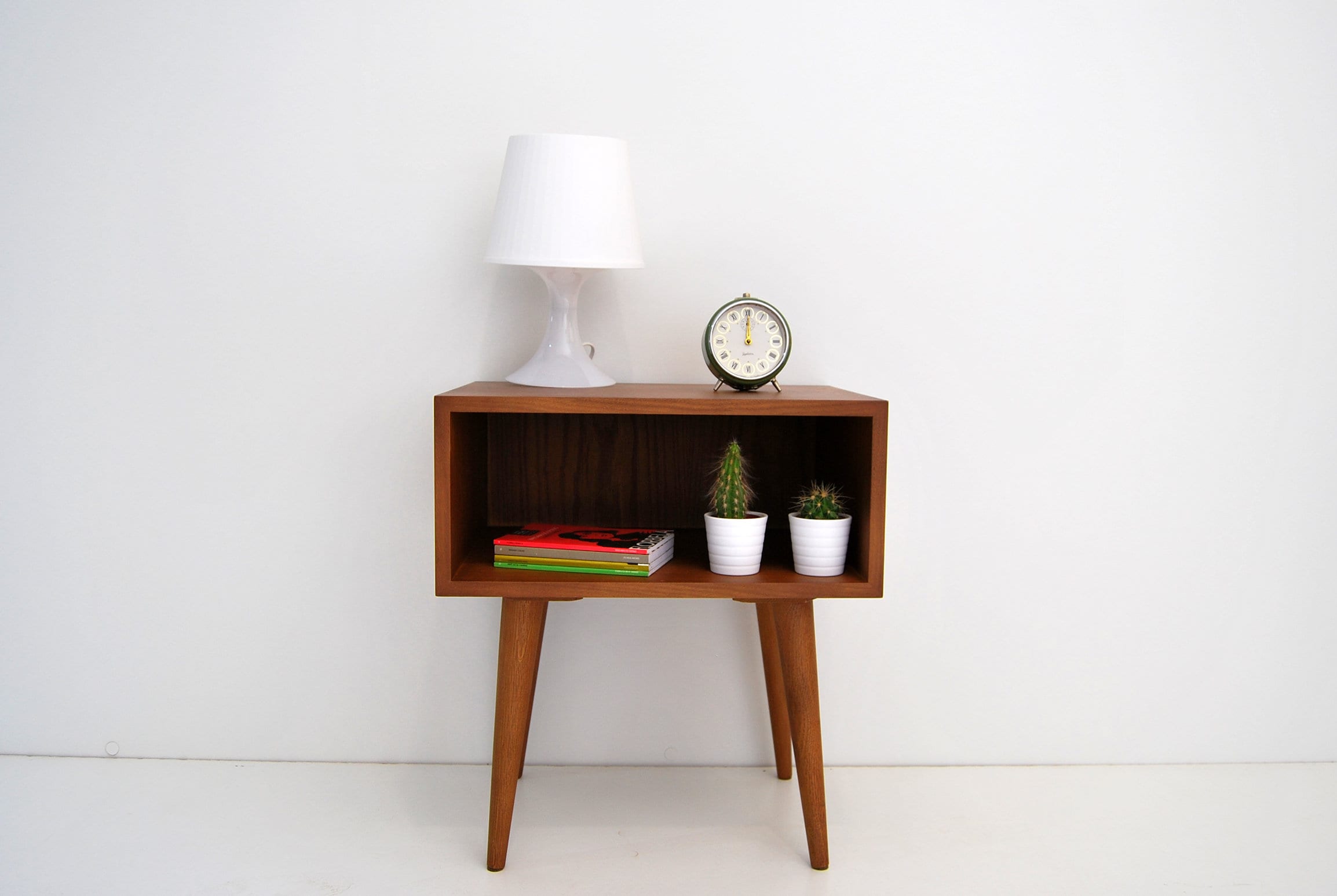 Table De Chevet Du Milieu Siècle, Table Chevet, Meuble Chambre À Coucher, Design Scandinave, Style Eames, Rétro