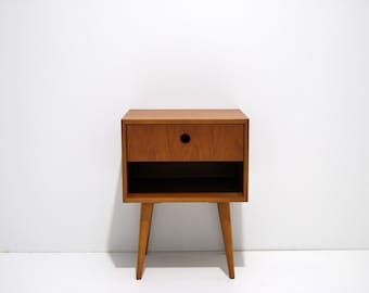 Comodino, comodino, comodino, comodino, tavolino con un cassetto, design scandinavo, moderno di metà secolo, retrò