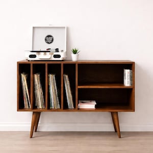 Przechowywanie płyt winylowych, kredens w stylu Mid Century Modern, konsola multimedialna, szafka na płyty, meble w stylu Mid Century Modern, styl Sandinavian, styl retro