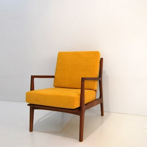Mid Century Modern Armchair / Lounge Chair / Danish Style / Scandinavian Design / Retro