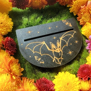 Suporte para cartas de tarô de morcego | gravado a laser | adivinhação | display para cartas de oráculo | porta-cartas de afirmação | presente para bruxa |