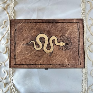 Lilith Mystery Box | Färgad orm- och rosask | Häxmysterieask | Häxkonstkit | Gåva till häxa | Överraskningsask