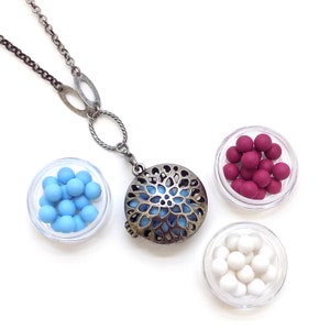 Aromatherapy Jewelry, Aromatherapy Necklace, Essential Oil Diffuser Necklace, Diffuser Pendant, Circle Aromatherapy Locket