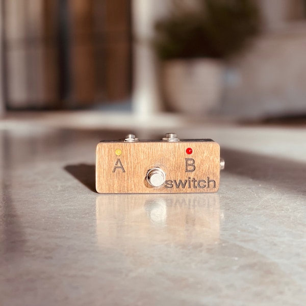 Guitar/ instrument A/B Switch Footswitch (small form factor)