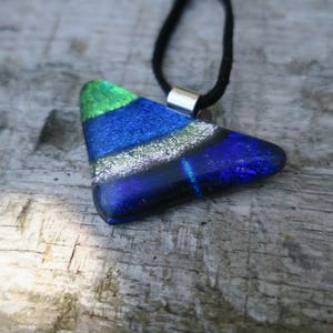 Collar triangular cristal dicroico