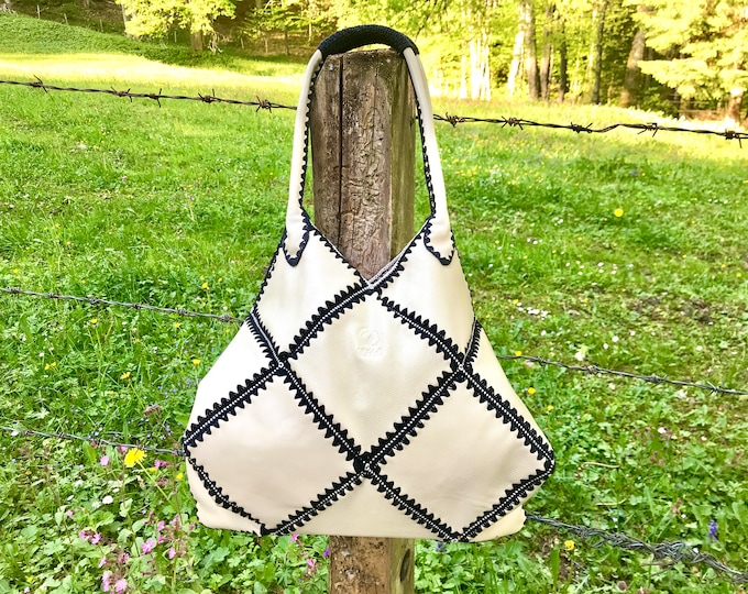 Hippie Bag "Happy weekend" white black