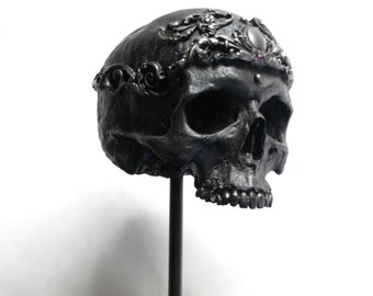 Gothic style decoration "Death head" in resin.