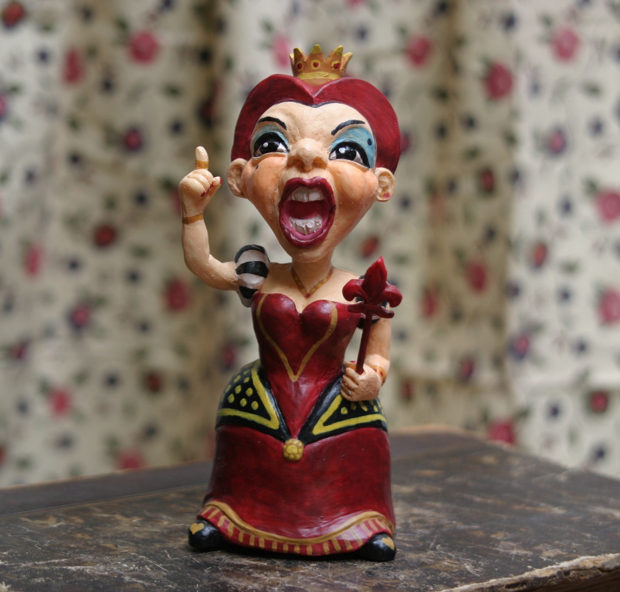 Décoration Alice Au Pays Des Merveilles, Figurine Reine de Coeur Peinte à La Main.