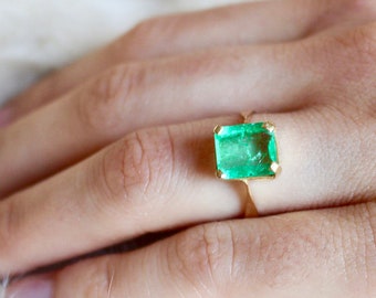Genuine Natural Untreated 9.5x8.5 MM Emerald With 18k Solid Gold Ring. Size 8.5