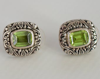 Monture en argent et Peridot boucles d’oreilles.