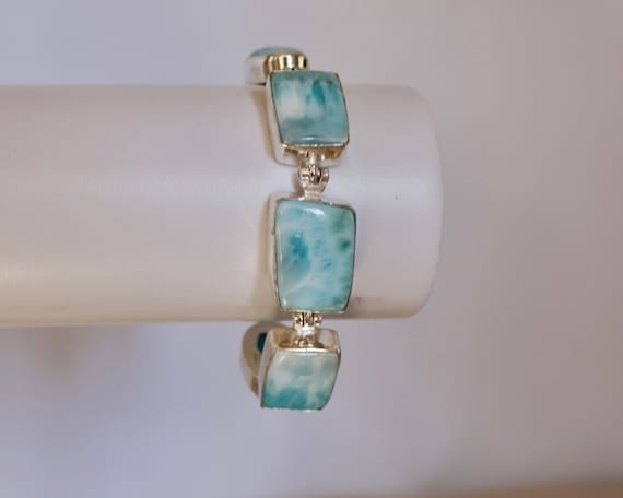 Beautiful Larimar and Sterling Silver Bracelet.Beautiful Larimar and Sterling Silver Bracelet.