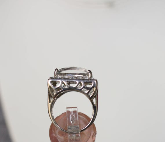 10号ホワイトトパーズクッションカットリング スターリングシルバー。ホワイトトパーズ。14 x 10 MM クッション