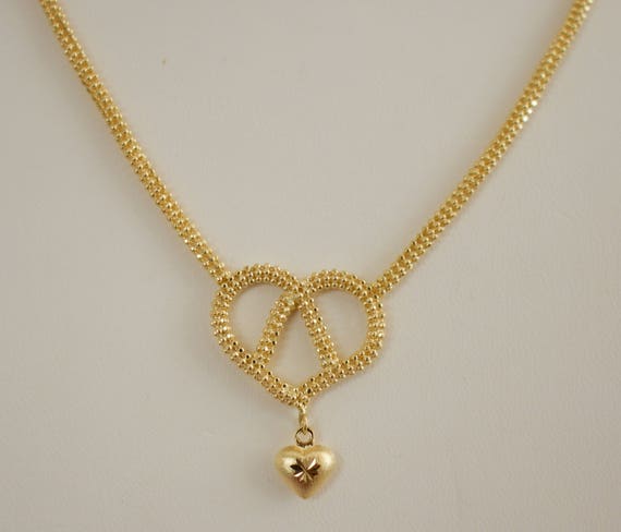 18k Gold. Beautiful Solid 18k Gold Necklace.