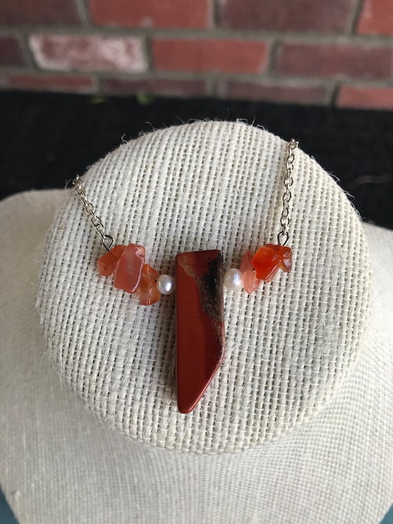 Pendentif Jaspe Rouge Naturel Du Mexique Forme Chapeau - Bijou Promo -60%, Neuf Avec étiquettes