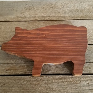 Wooden pig, Farmhouse decor, Pigs, Wooden craft, Barnyard animals, Farm