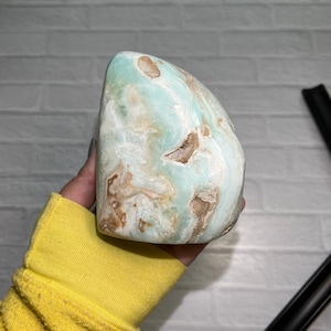Grandes tonos playeros de azul claro Aqua Calcita caribeña / Aragonite Polished Freeform