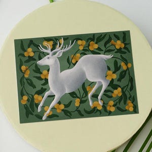 Carte postale cerf joliment illustrée : la carte de vœux parfaite pour la famille et les amis pour Noël, en option avec enveloppe