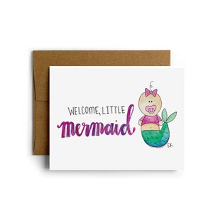 Tarjeta de felicitación de bebé sirena de Eileen Graphics • Impreso en Newport, RI • Náutica • Niña • Ducha • Rhode Island • Lazo • Rosa • Acuarela