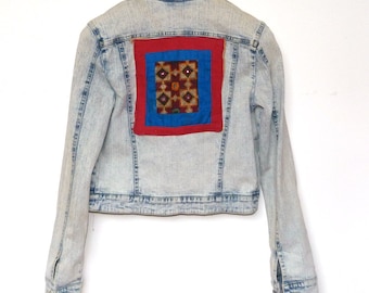 Chaqueta vaquera bordada marca MissShop bordada con bordado tribal indio talla 8