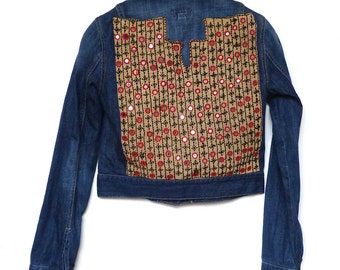 Chaqueta vaquera bordada de la marca Witchery bordada con bordado tribal indio talla 8