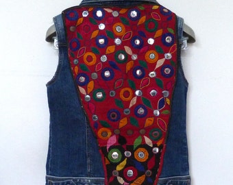 Chaqueta vaquera bordada sin mangas bordada con bordado tribal indio