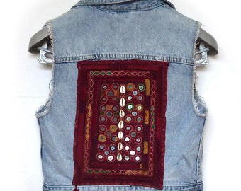 Chaqueta vaquera sin mangas bordada con bordado tribal indio talla S