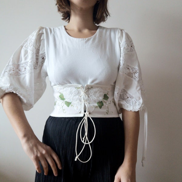 Corset belt with flower application - sustainable fashion