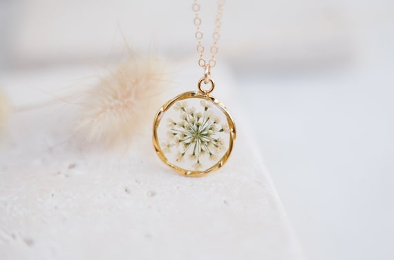 Real flower Necklace, Queen Anne Lace flower, resin necklace