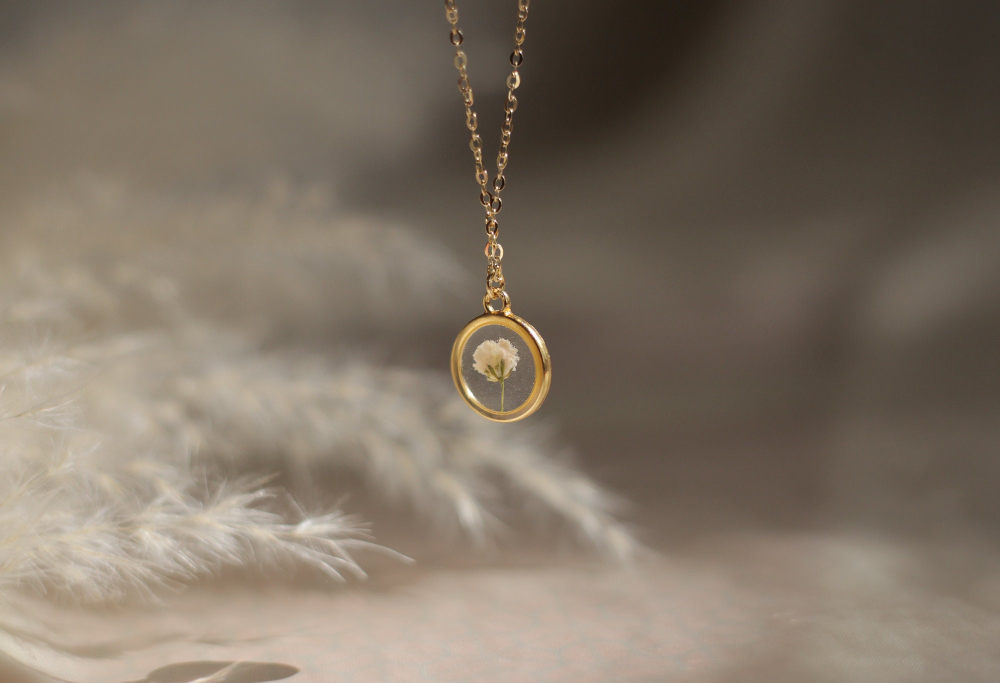 Flower necklace, resin jewelry, Birth flower necklace, Botanical neck…